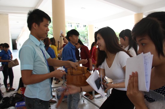 Thí sinh hào hứng với đề thi cao đẳng ảnh 4